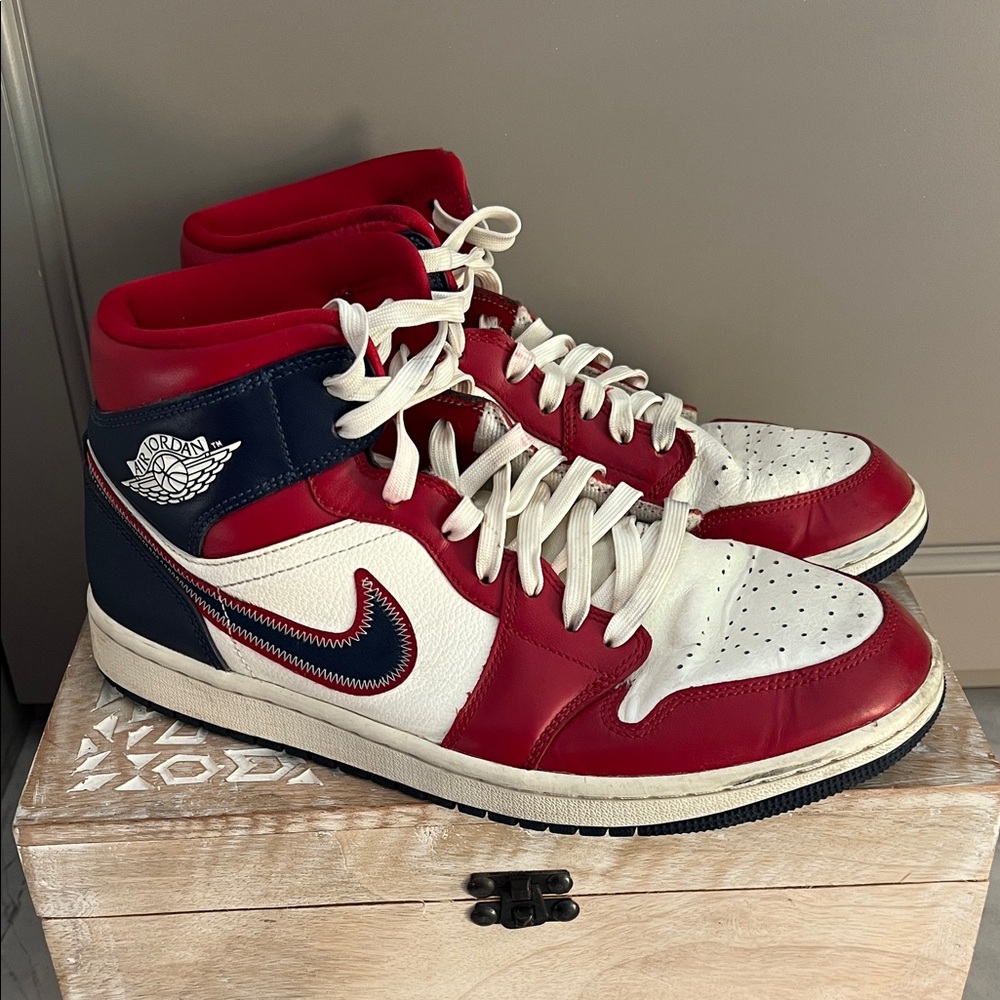 Air Jordan 1 Mid SE “USA”